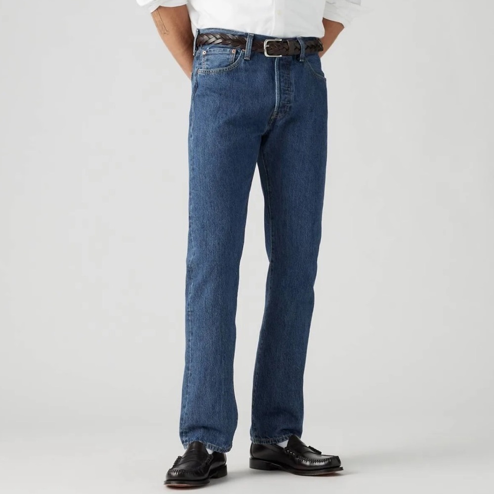 Levi’s Blue Denim Jeans Men’s 32 x 36 Classic Straight Fit — Excellent Condition